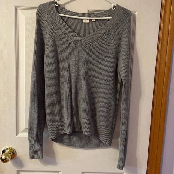 GAP Sweater - Picture 2 of 3